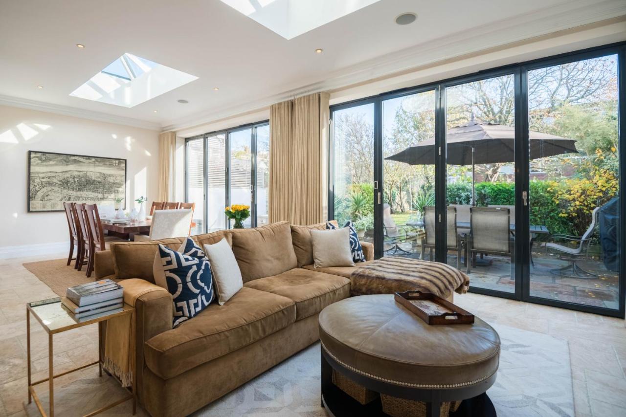 Breathtaking Putney Home With Gorgeous Garden 리치먼드 외부 사진